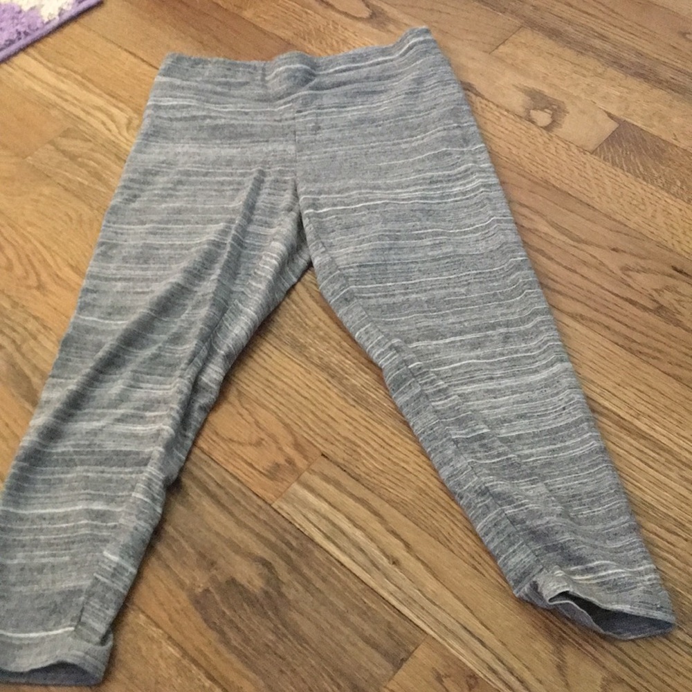 Grey capri leggings